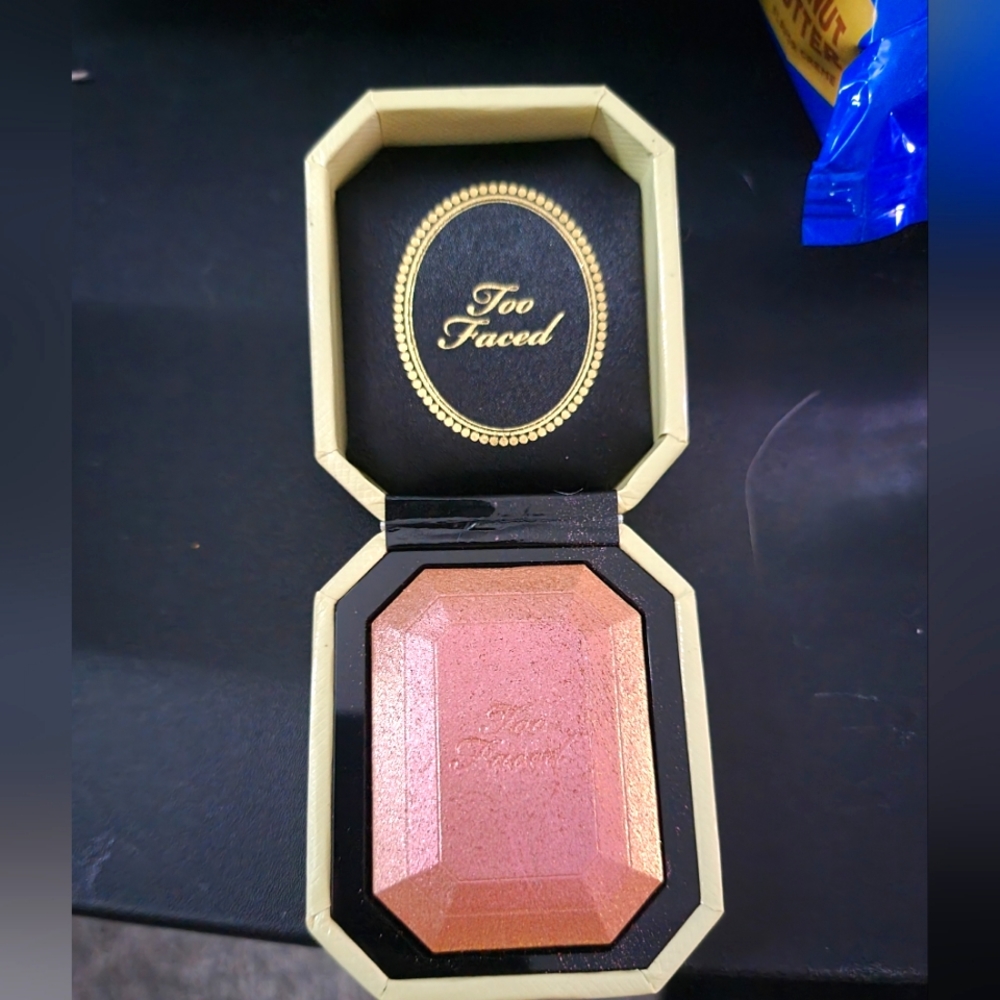 Too Faced Canary Diamond Light Multi-Use Highlighter